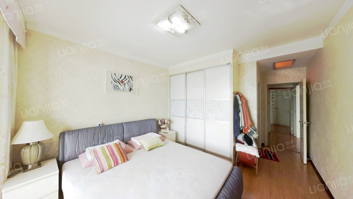 范阳路矿山局家属院精装温馨舒适大三居-卧室B