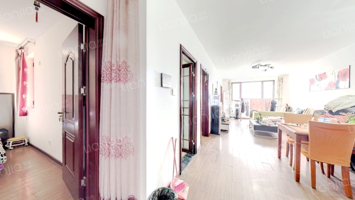 位置优越南面是全天采光小三居带装修。-客厅