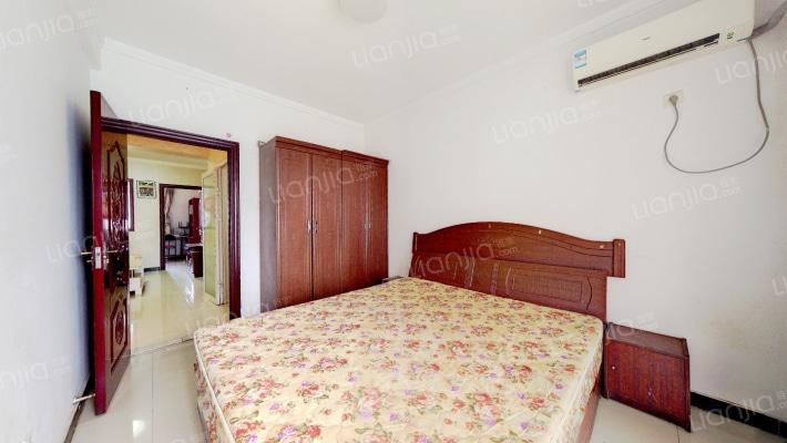 精装修，房本满二，中间楼层 采光好-卧室A