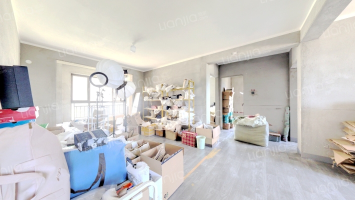 天伦湾三期南北通透三居室，一个单元，居住人数少-客厅