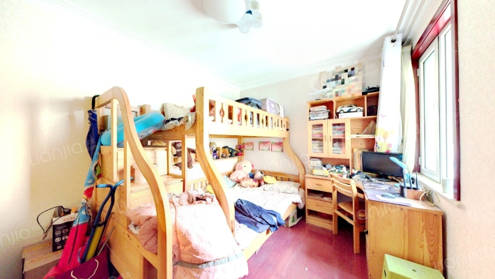 德信公园旁的房子，交通便利，景色优美，大两居-卧室B