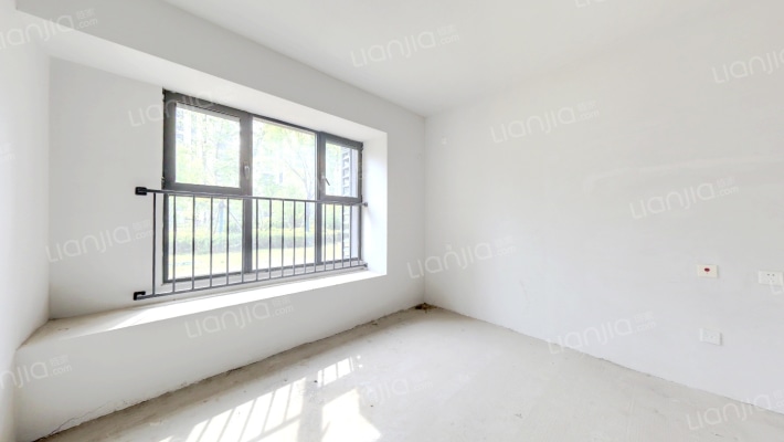 双卫三居室，价格可议，一梯两户，南北通透-卧室A