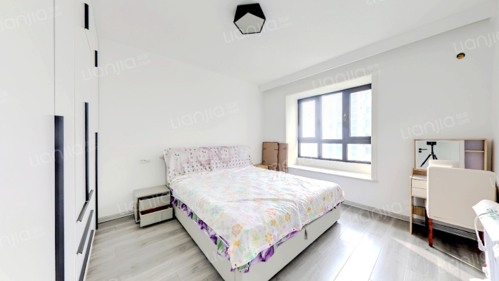 华融现代城南北通透三居室，可贷款。。。。。-卧室C