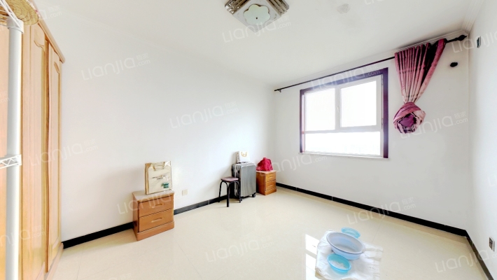 838沿线，70年大产权 房本满五唯一-卧室C