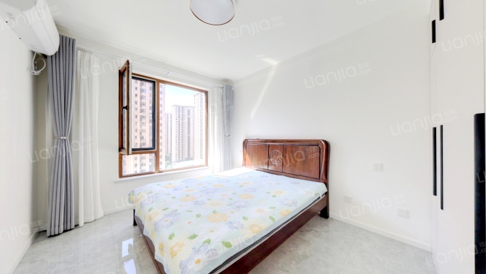 精装修，业主自主一年，保养好，可当新房入住-卧室C