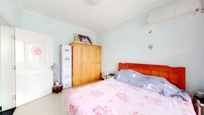 钻石商圈 地上庭院 下楼就能逛街-卧室A