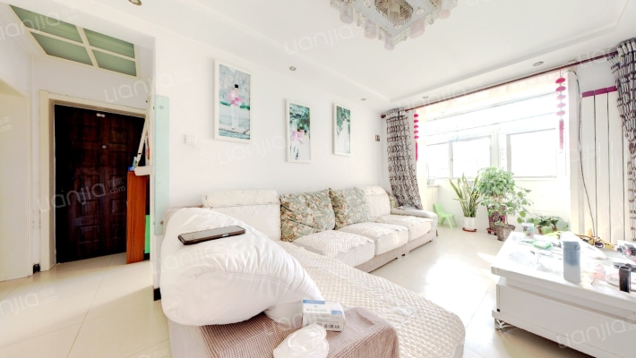 得房率高南北阳台不算在房本面积的，环境好-客厅