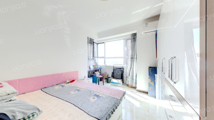 业主急售，南北通透大三居，采光充足，位置好-卧室C