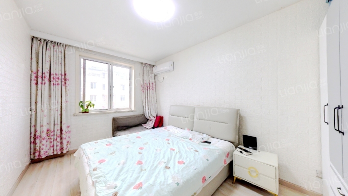 全南正规一居室 精装修 带家具家电 满五年 中间好楼层-卧室