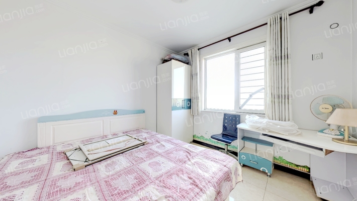 天保郦景社区为南北两排，共计九栋高层，电梯房-卧室B