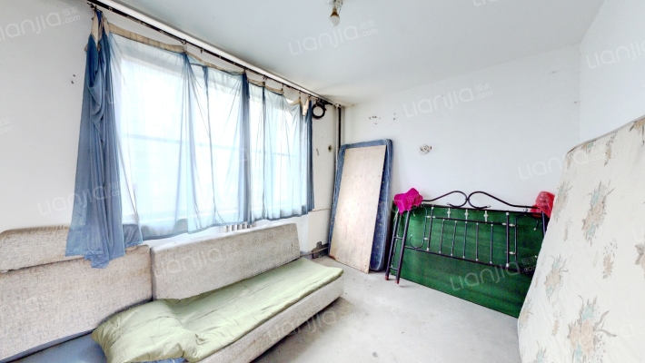 本房所在社区大约30栋楼，园林社区，有健身器材和滑梯-卧室B