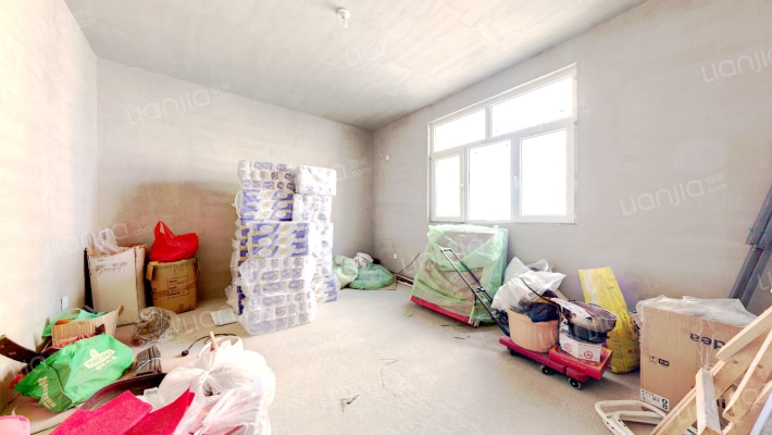 房子是正规的一室一厅户型，单价低，总价低，有房本，-卧室