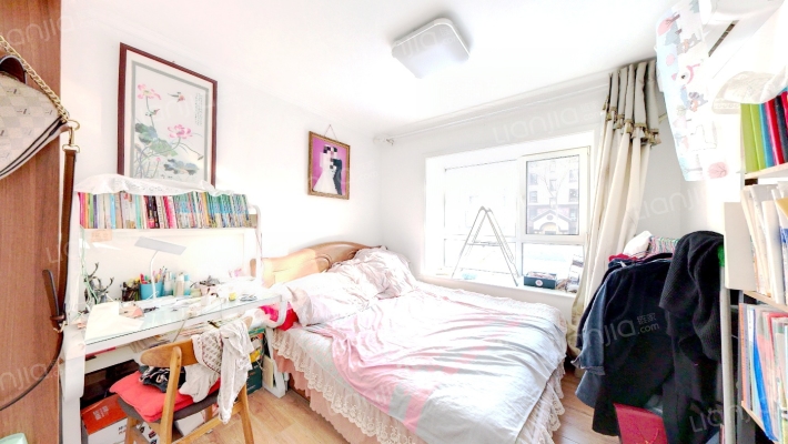 房子是精装修，房本満二，带车位，采光也还行。-卧室B