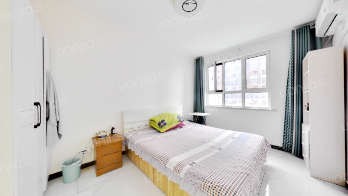 户型方正，朝南两居，采光充足，楼层好-卧室B