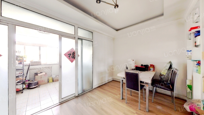 满五年，南北 双通透，大客厅，公摊小。-餐厅