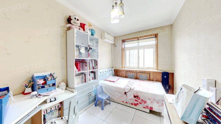 范阳路矿山局家属院南北通透三居-卧室B