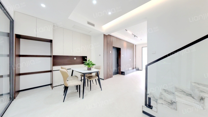 纯别墅区上叠，集中供暖，精装修 满二，得房率高-餐厅