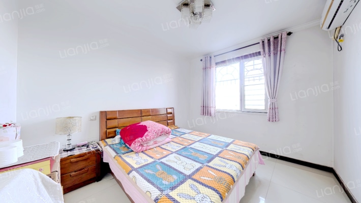 天宝郦景小区精装大三居双卫，证满五唯一，有地下室-卧室B