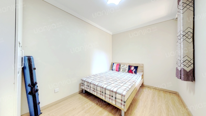 精装修没住过  经典户型 采光好-卧室A