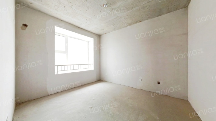 本房为经典全南两居户型，格局方正，小区中间位置-卧室B