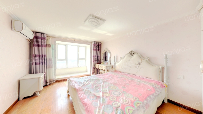 此房南北 向 带装修 4居 上下两层 75平+75平-卧室C