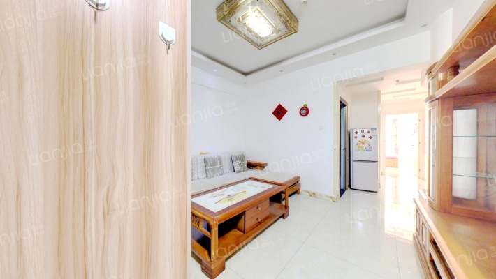 钻石广场全朝阳两居室，可贷款，房本满五 房子干净-客厅