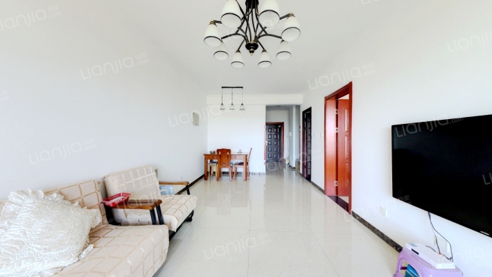 精装修，家电齐全。新房本。业主诚意出售-客厅