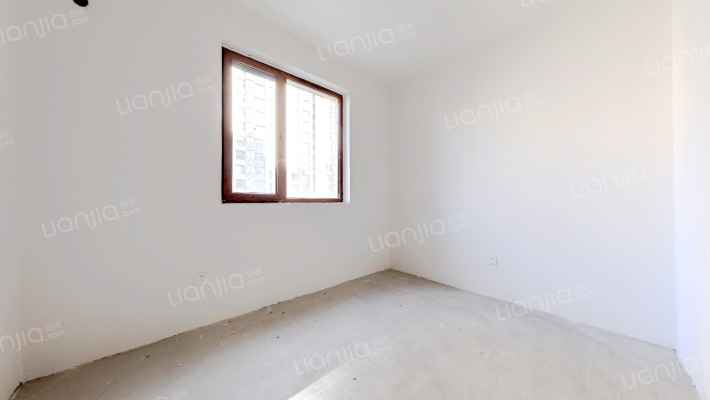 南北通三居，毛坯随意装修，采光充足-卧室C