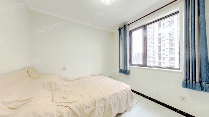 鸿坤理想湾静装修三居室，南北通透，拎包入住，有车位-卧室B