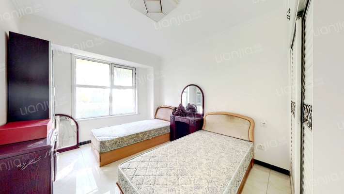 小区环境优美，人车分流，南北通透三居室带装修-卧室B