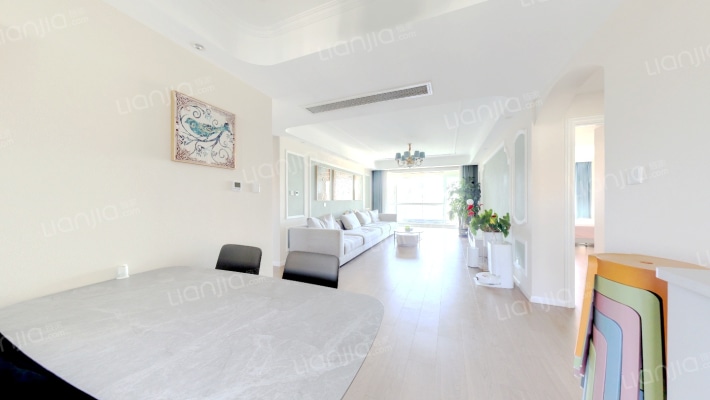 集体供暖，精装修南北通透三居，房本满二-客厅