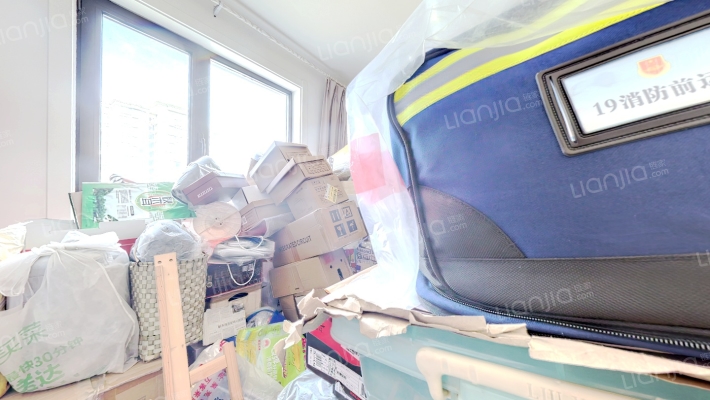 高铁旁，南北通透大三居，双卫，精装，拎包入住-卧室B