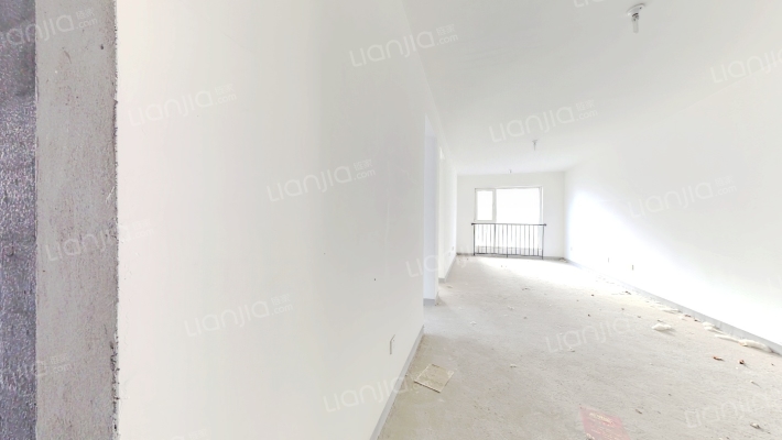 急售，东南向两居室，带车位，转角飘窗-客厅