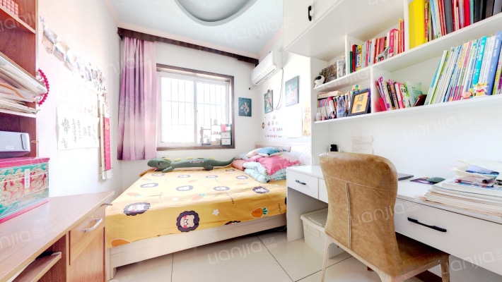 高新区燕赵花园南北通透带阁楼带露台-卧室A