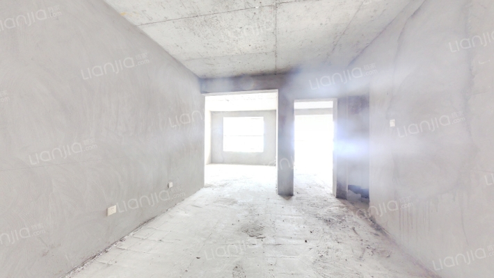 此房位于华阳路交通便利，电梯房，中间楼层-餐厅