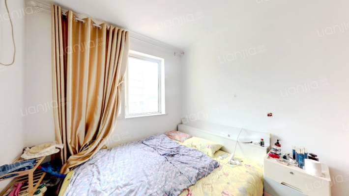 南北通透三居室 有房本 高楼层 视野宽阔 采光充足-卧室C