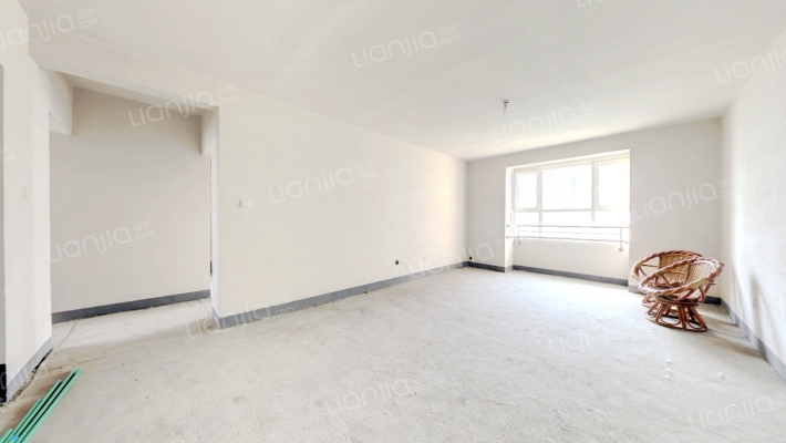 水岸花城 3室2厅 南 北-客厅