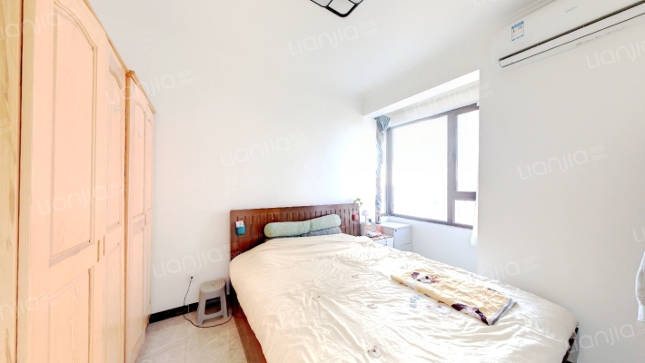 南向两居，房子精装修，拎包入住采光好。-卧室B