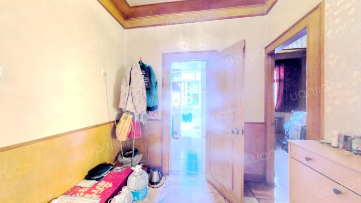 出售范阳路二水厂小区，集中供暖，交通便利三居室。-餐厅