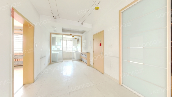 满二，精装50多万，20多平的阁楼也装修了，价格可议-餐厅