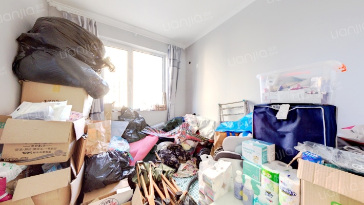 三居南北通透，户型方正，高楼层，花园小区，拎包入住-卧室C