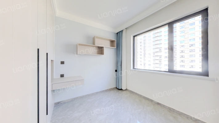 此房是二期楼    王位置，采光不受影响，视野开阔-卧室C