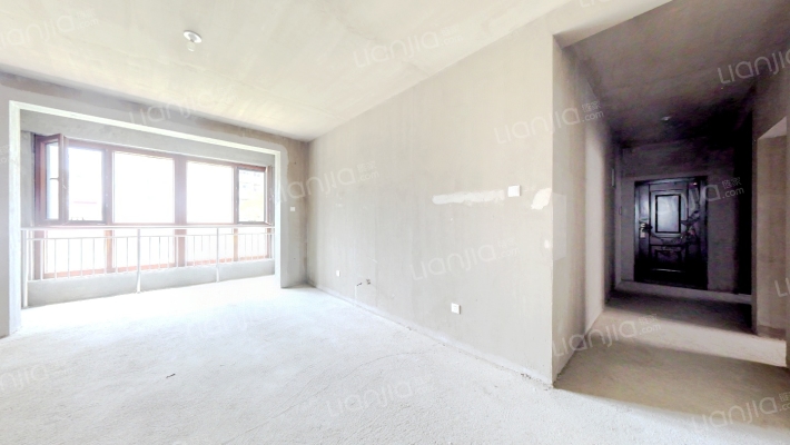 品质社区  大三居    毛坯双卫-客厅