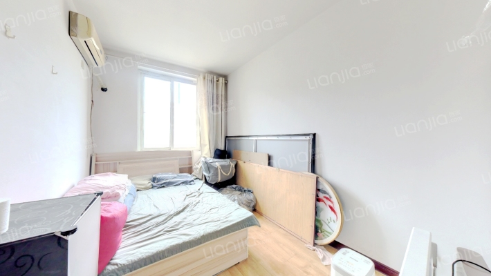 名流风景洋房中间楼层两居，出门德信公园-卧室B