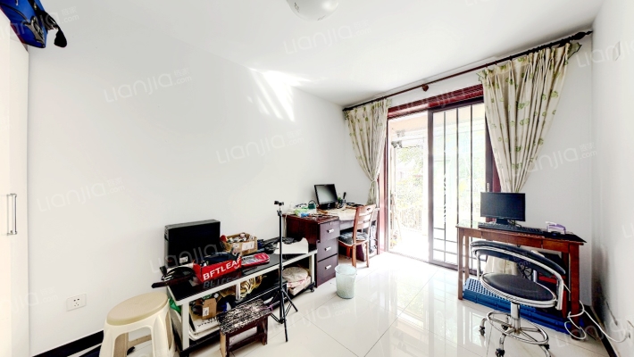 印象城旁边一层带小院带地下室南北通透大两居-卧室B