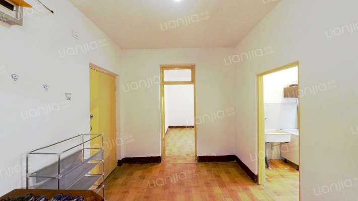 板楼中层南北通透户型。标准两居园林社区优质物业。-餐厅