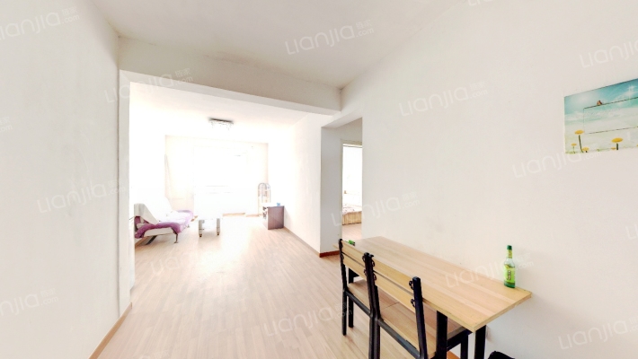 水岸花城 两居室  向阳户型  低楼层-客厅