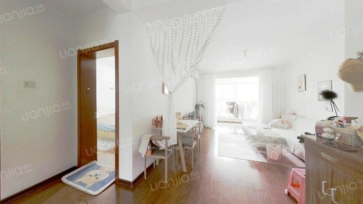 此房满五税费低，视野宽阔，全天采光-客厅