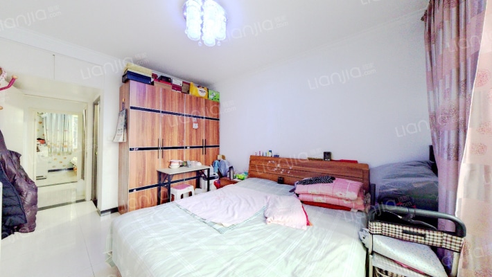 此房房本满五唯一，税费低，华阳路，紧挨二康医院-卧室C