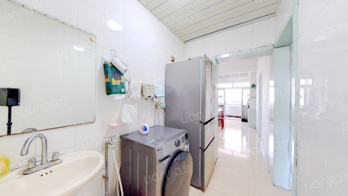 范阳路旁，正规三居双卫格局，环境好交通方便-餐厅